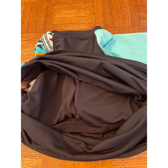 Long sleeve Aztec print rash guard size small - Picture 5 of 5